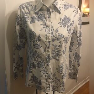 Tabi Simply Classic Blue Flowered Tapered Cotton Blouse - Size Medium